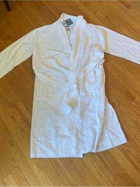 Hanes White Waffle Weave Robe with Tag